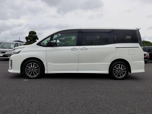 スライドドアで乗り降り楽々！