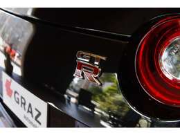 Rは「Race」の頭文字からの由来とされています！まさにこの車にふさわしいですよね！