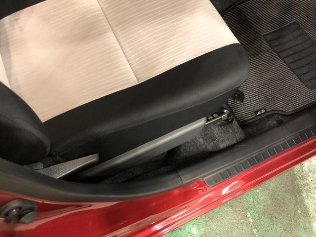 痛みの出やすい運転席シートの角、フロアマット、座面、ともに良好です
