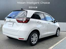 スッキリとしたフロントデザインで親しみを感じさせる表情になりました♪レンタカーで使用していたお車ですので、新車から今まで定期点検がしっかり実施されてきた一台です★