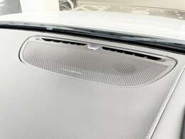 キレのある低音が魅力のharman/kardonスピーカーで、お気に入りの音楽を大迫力の音響でお楽しみください。