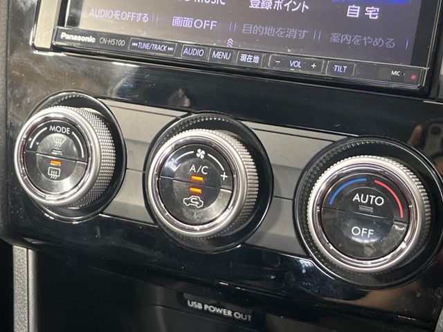 【オートエアコン】一度お好みの温度に設定すれば、車内の温度を検知し風量や温度を自動で調整。暑い…寒い…と何度もスイッチ操作をする必要はありません。快適な車内空間には必須の機能ですね♪