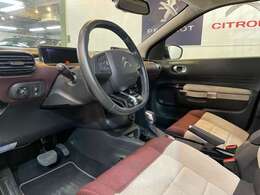 シンプルで使い勝手のいいインテリア♪