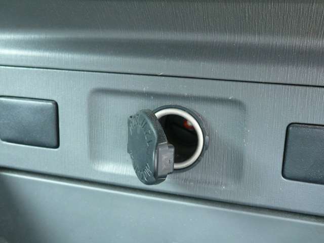 アクセサリソケット☆充電プラグを挿せば、携帯充電できます♪