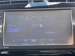【純正ナビ】人気の純正ナビを装備しております。ナビの使いやすさはもちろん、オーディオ機能も充実！キャンプや旅行はもちろん、通勤や買い物など普段のドライブも楽しくなるはず♪