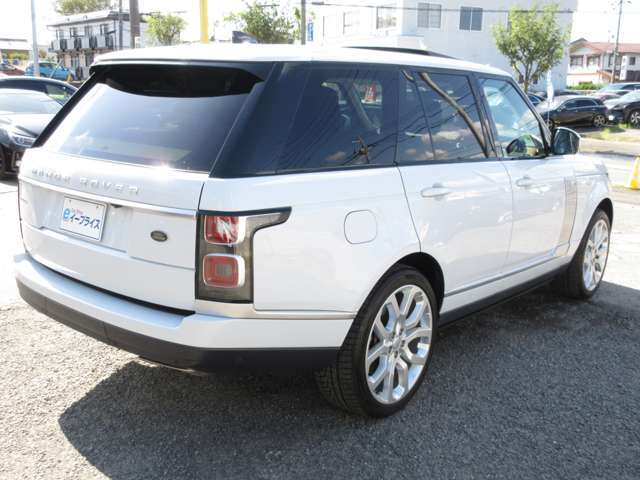 バックカメラも装備されているので、バックが苦手な方でも安心してお乗りいただけます。