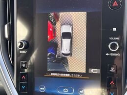 【マルチテレインモニター】車のフロントやサイドのカメラ画像を同時にモニター表示することで、悪路や狭い道を走行時でも周囲の状況確認ができ安心！本格SUVにうれしい装備です♪