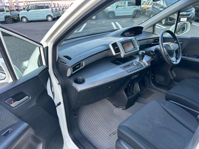 ■ケーユーHDでは、【ケーユー（国産/新車・中古）】【メルセデス・ベンツ】【BMW/MINI】【フォルクスワーゲン】【クライスラー・ジープ・キャデラック・シボレー】等の正規ディーラーを展開しております