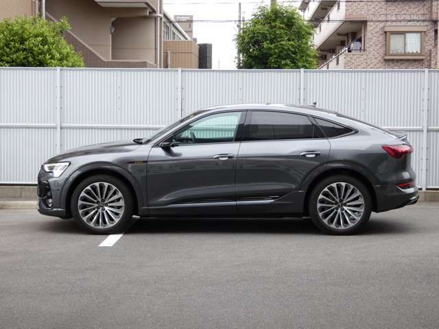 Audi認定中古車は、Audi正規ディーラーがお届けする「Audiが二度認めたAudi」です。Audiならではの保証やサポートを付帯した安心の一台です。