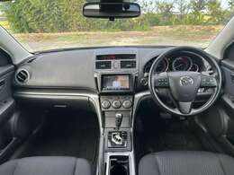 運転席周りはシンプルなデザインのため、運転手を選びません！ぜひご試乗でお試しくださいませ！