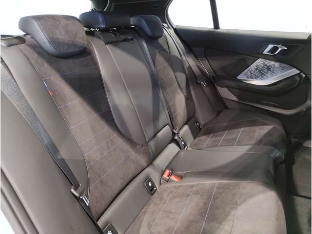 【エアバック】BMWのエアバックやその他の安全装備は、互いに補完しあう事で徹底した安全性を貫きます。万一の事故の際にそれぞれ最適な保護を提供してくれます！
