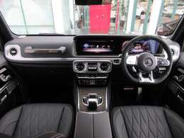 インテリアカラー：ブラック（ゴールドステッチ入り）