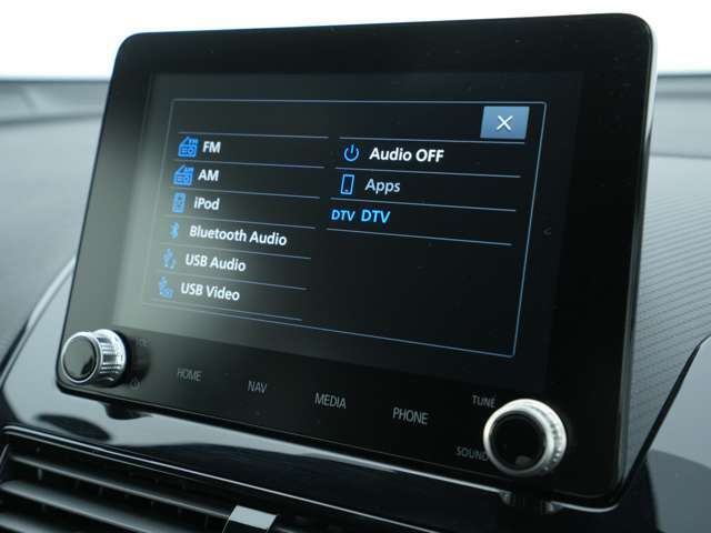 大きく見やすい8インチディスプレイのスマートフォン連携ナビ☆スマホを繋げることで多彩なアプリを使用することが可能♪