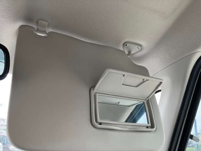 運転席側サンバイザーの画像です