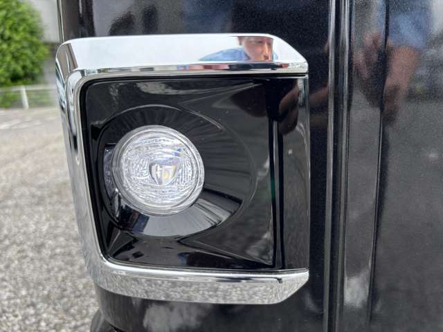 【自動車保険】　自動車販売はもちろん、各種自動車保険の取り扱いもしております。当社で自動車保険にご加入頂ければ、レッカーサービスなど面倒な事故対応・鈑金修理も当社が窓口となりサポートいたします。