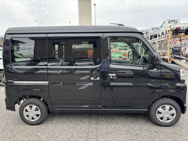 【キッズスペース】　待合室には小さなお子様も安心して遊んで待てるキッズスペースも完備しております。ご家族皆様でのご来店お待ちしております。