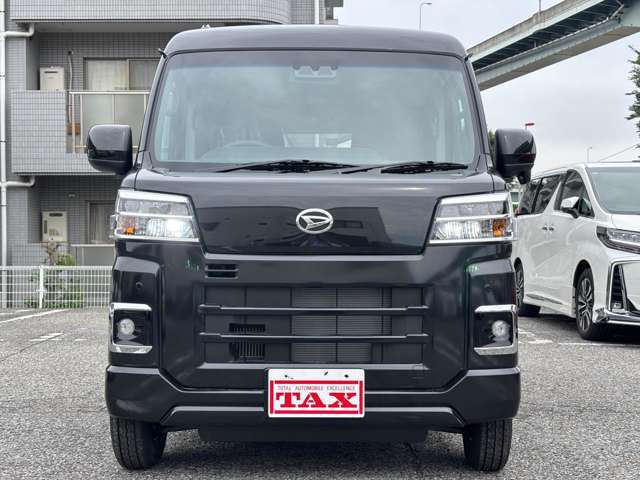 【展示車両】　当社は届出済未使用車を中心に、軽自動車から普通乗用車はもちろん、貨物車両やトラック・大型車両の中古車・登録済未使用車・新車すべてのお車が取扱可能！