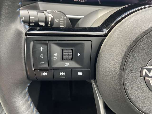 ナビ操作も簡単なステアリングスイッチ搭載車！