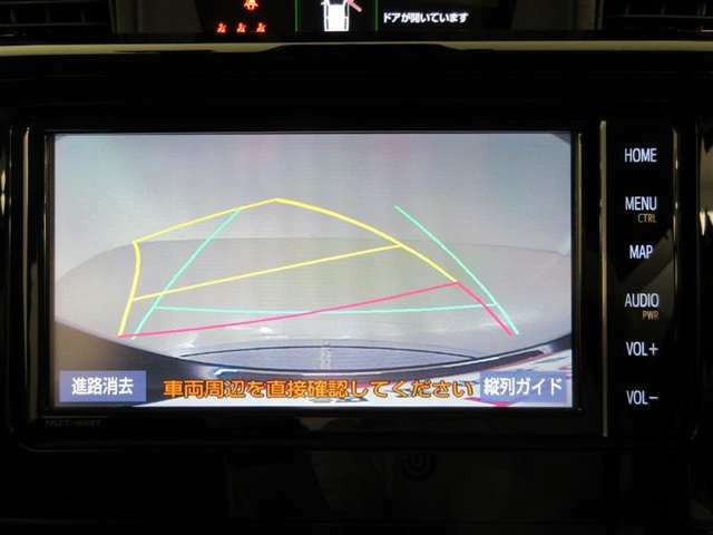 バックガイドモニターで、後方を確認しながら安心して駐車することができます。