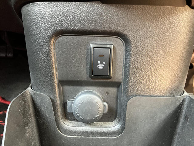 シートヒーター付きの車両となっております！冷え込む時間帯の運転も快適です！