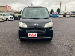 【当店のこだわり】入庫後のお車は選任スタッフによる細部清掃を実施しております。足回り、エンジンルーム、室内、室外を隅々まで綺麗にしております。展示車はピカピカです。全国配送も可能ですのでご相談下さい！