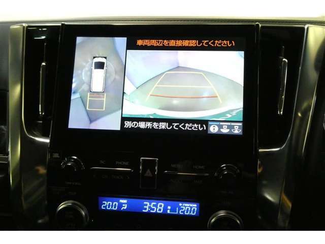 【パノラミックビュー＆バックビュー】駐車時の安全確認をする為に車両上方からの映像と後方カメラからのを同時に表示しバックガイドも付いているのでバックの苦手な方でも安心して運転出来ますよ。