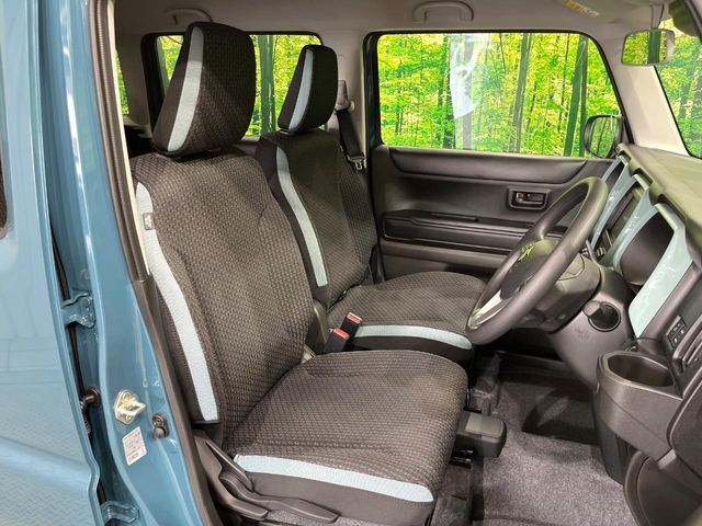 運転席シート廻りは使用感も少なく、良好な状態となっています。丁寧に使われていたことがよくわかりますね。