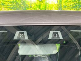 【スズキ　セーフティサポート】走行中に前方の車両等を認識し、衝突しそうな時は警報とブレーキで衝突回避と被害軽減をアシスト。より安全にドライブをお楽しみいただけます。