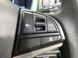 【アダプティブクルーズコントロール】高速道路での長距離走行が楽に！！自動で速度を保つクルーズコントロールが、衝突軽減システムと連携し、前方の車両を感知して車間を保つように速度調節してくれます！！