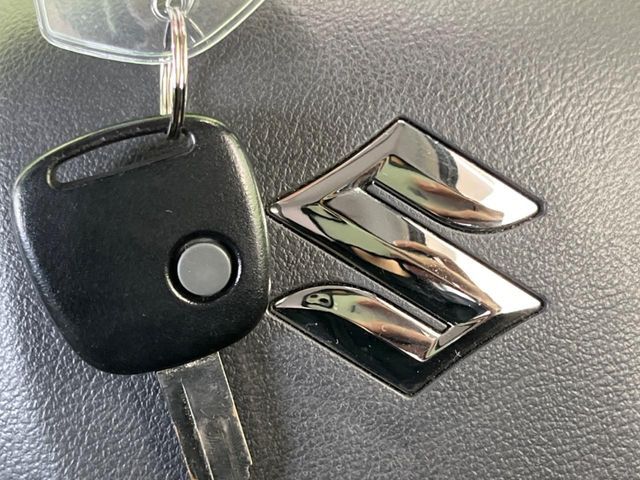 【キーレス】少し離れた場所からでもボタン一つでドアの開錠・施錠ができるのでとっても便利！ドアの鍵穴周りに傷をつけることもありません♪