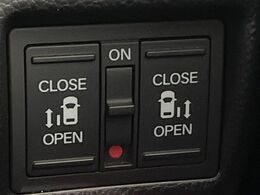【両側パワースライドドア】スマートキーや運転席のスイッチで後席両側スライドドアの開閉が可能♪電動だから力を入れてドアを開ける必要が無く、小さなお子様でも簡単に開け閉めでき快適です♪