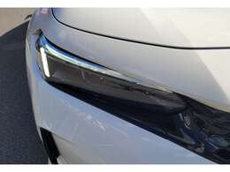 フルLEDヘッドライト〈デイタイムランニングランプ付〉（オートレベリング/オートライトコントロール機構付）も装備！