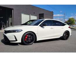 エアロダイナミクスとロー＆ワイドフォルムを融合し極限まで純度を高めたTYPE Rプロポーション！