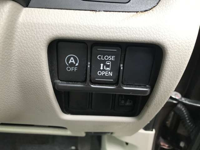 左側電動スライドドア