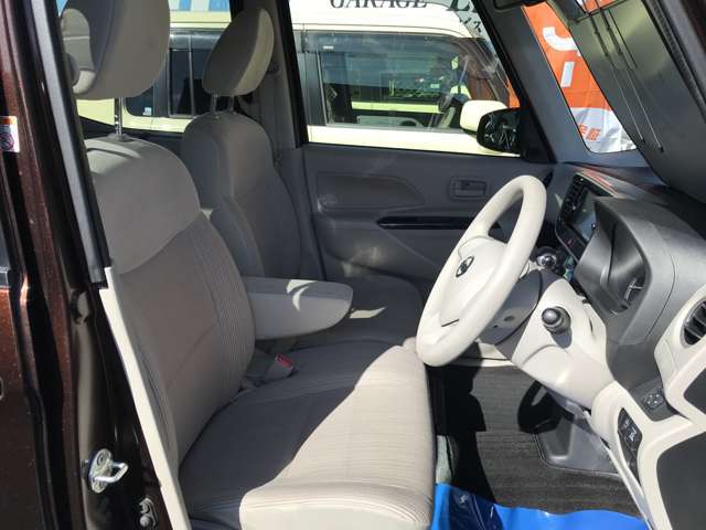 内装はリバティでは本当にこだわっています。なぜなら家族で乗る車だからです。お客様目線になった際に、こどもを乗せるならキレイなクルマのほうが安心と考えたからです。クリーニングは徹底しています。