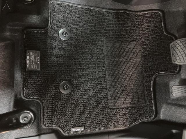 本来オプションのカーペットマットが始めから付いているのは嬉しいポイントですね☆