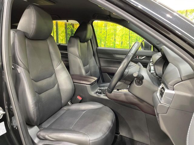 運転席シート廻りは使用感も少なく、良好な状態となっています。前オーナー様が丁寧に使っていたことがよくわかりますね。