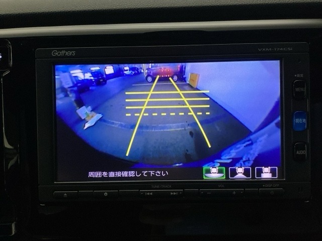 バックモニター付きで車庫入れもラクラク♪