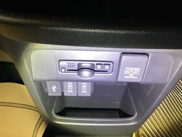高速道路のご利用時にとても便利なETC車載器付。カードをセットするだけで高速道路を利用でき、お財布にも優しく，料金所をノンストップで通過でき便利です。