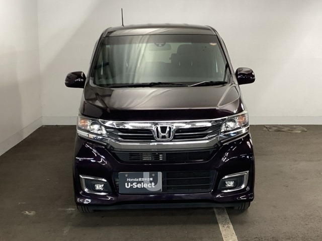 このフロントマスクは個性もいっぱい　人気の車です。