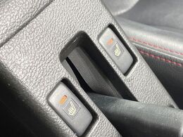 【シートヒーター】寒い日に重宝するシートヒーター！エアコンより早く温まってくれるので寒がりの人も安心ですね♪エアコンの温風は乾燥するから苦手、という方にもをおすすめです。