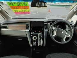 運転席イメージ。大きなガラスで高い位置から見下ろせるので視界が確保出来ます(*^▽^*)