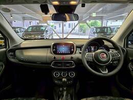アイポイントが高く見晴らしの良い運転席です