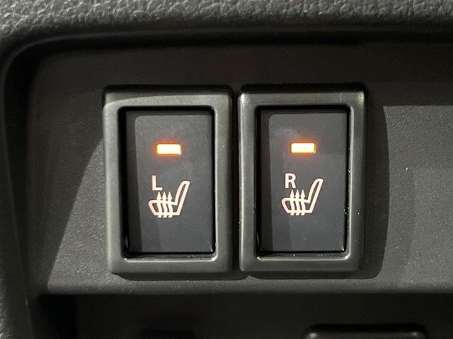 【シートヒーター】寒い日に重宝するシートヒーター！エアコンより早く温まってくれるので寒がりの人も安心ですね♪エアコンの温風は乾燥するから苦手、という方にもをおすすめです。