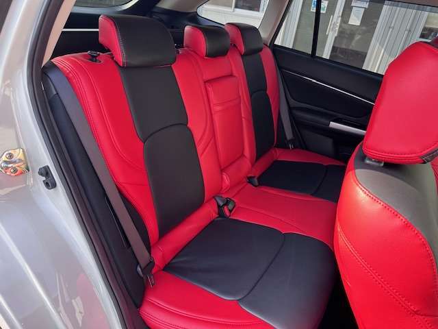 お客様に隅々まで見ていただけるよう展示車両は常に綺麗に仕上げております！お客様のご来店、スタッフ一同心よりお待ち申し上げます。