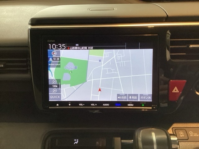 ワイド画面のナビゲーションはフルセグTV対応のGathers純正メモリーナビを搭載しています。Bluetoothオーディオ機能がありますので、スマートフォンなどの音楽も再生できます。
