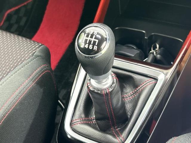お車に合わせて無料保証以外にも、保証範囲、期間、距離を拡充させた有料保証もご用意しております！中古車の購入が初めてで不安・・・というお客様もご安心ください！