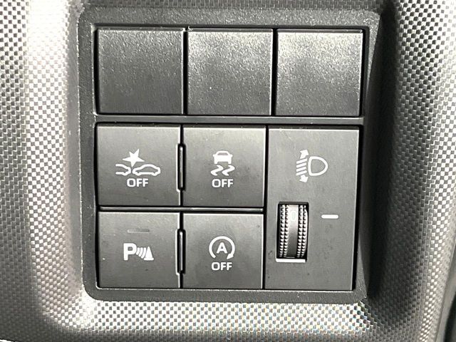 【コーナーセンサー】バンパーに付いたセンサーが障害物を検知！一定の距離に近づくとアラートで教えてくれます♪狭い駐車スペースや車庫入れ時も安心ですね☆