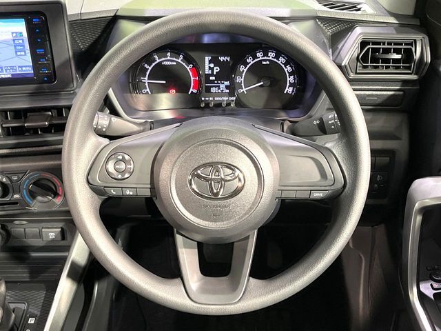 【ステアリングスイッチ】運転中、前方から目線をそらすことなく、オーディオ等の操作が可能な便利機能！安心＆快適なドライブを演出してくれます♪