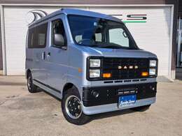 ガラスコーティングのオプションメニューをご用意しております。純粋なシリカガラス被膜を形成している為傷つきにくいです！浸水タイプのトップコート剤を塗ることにより雨染みもできにくいです。